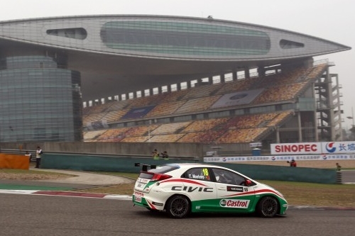 Strijdende Tom Coronel pakt punten, Monteiro wint in China + UITSLAG